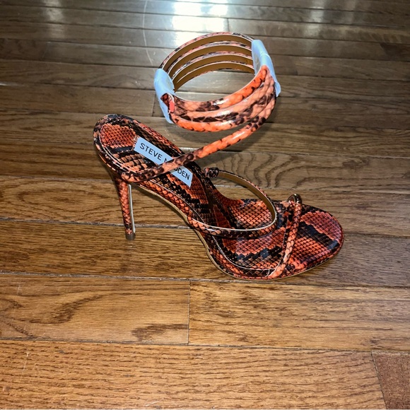 Steve Madden Orange Snake Print Exotica Ankle Wrap Sandals Women’s Size 8.5 - Picture 2 of 10